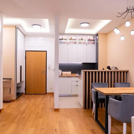 G8 Deluxe Daire Pale